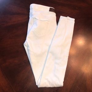 |Sold to Consign| Hollister sz 1 distressed white super skinny Jean